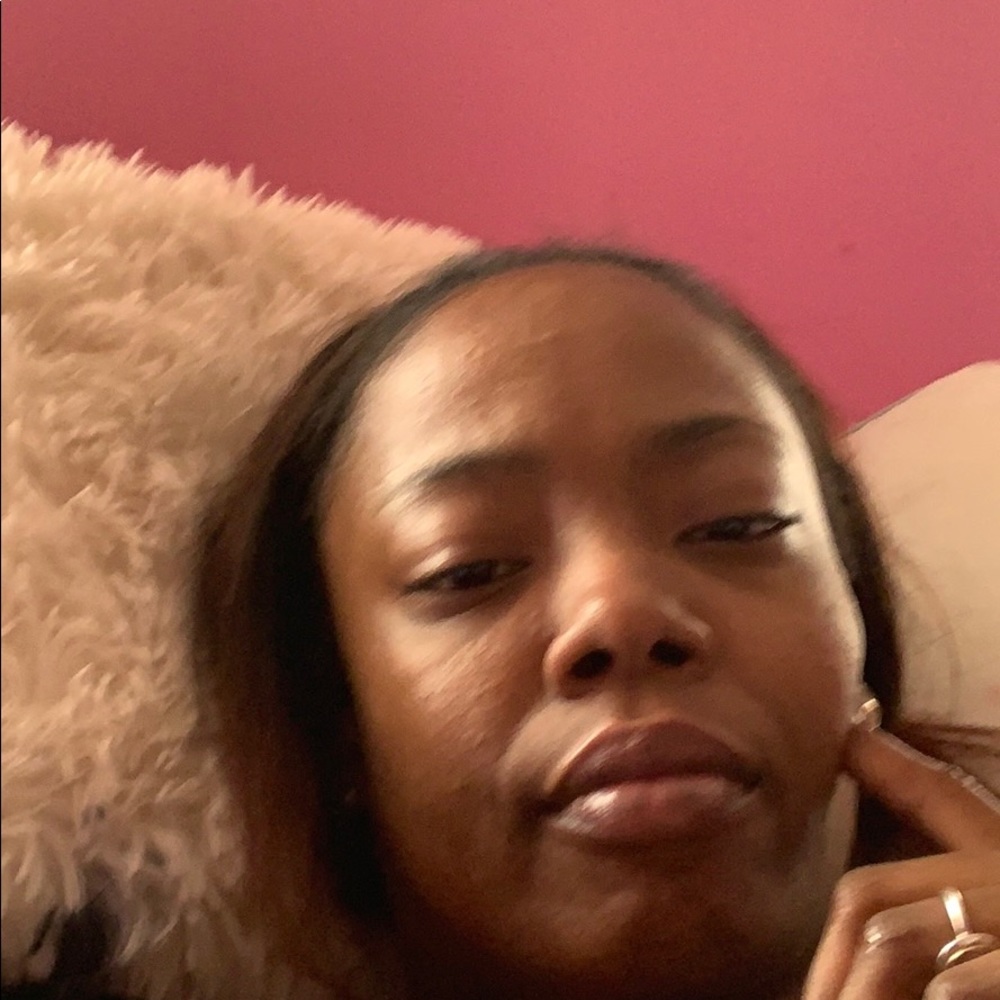 Meet your Posher, Nia